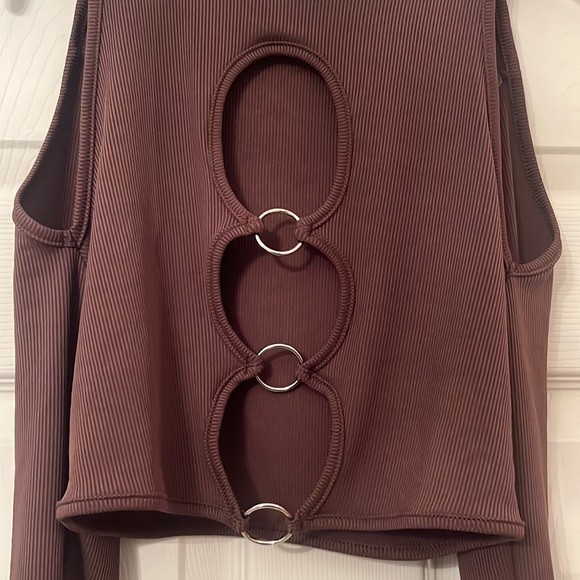 NWT SHEIN Trendy Chocolate Brown Open Shoulder Ring Crop Top - Picture 7 of 9
